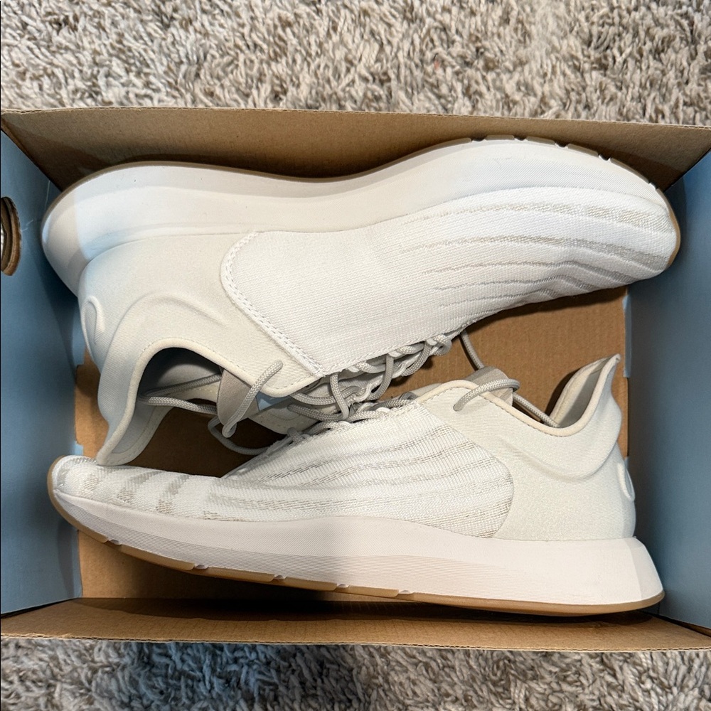 Saysh One Women’s Core Sneaker